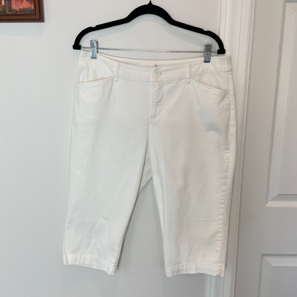 St. John's Bay White 16" Capris - 12P